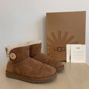 UGG Mini Bailey Button, Brown/CHE